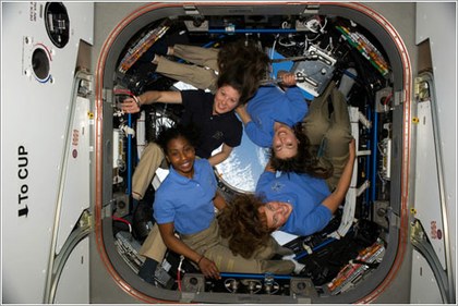 Foto Mujeres al espacio.jpg